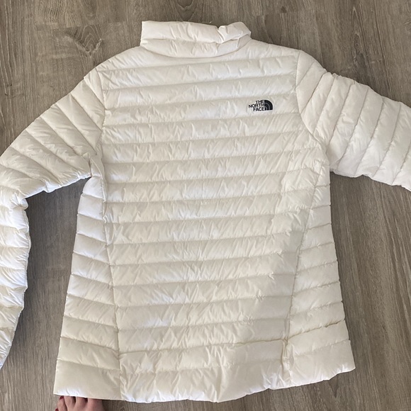 North Face stretchy white down jacket. Price Firm (no offers pls) - Picture 7 of 8